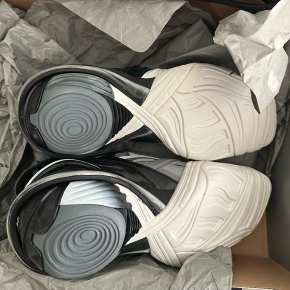 Balenciaga Tyrex size 6.5w (37 eu) new in box with accessories - Picture 2 of 8